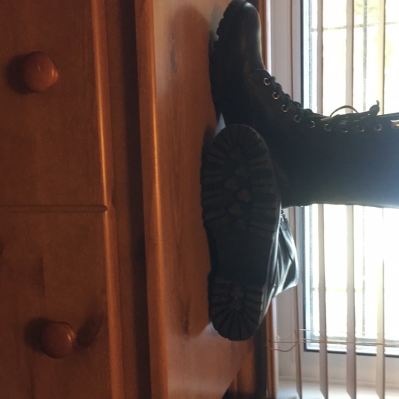 Black leather boots - Picture 3 of 3